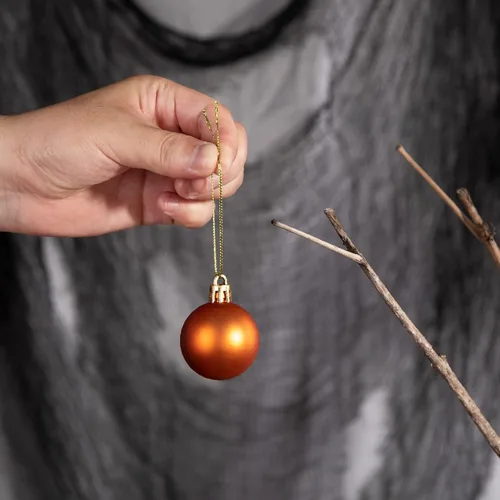 Miniatura 5 de Deloky 24 bolas de adorno de Halloween con purpurina, bolas colgantes inastillables de Halloween de 1.6 pulgadas, adornos brillantes de árbol negro