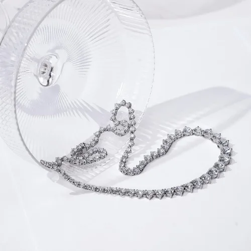 Miniatura 2 de Tienda Essentials Collar Riviera graduado de plata esterlina chapada en oro o platino con elementos infinitos con circonitas cúbicas de corte