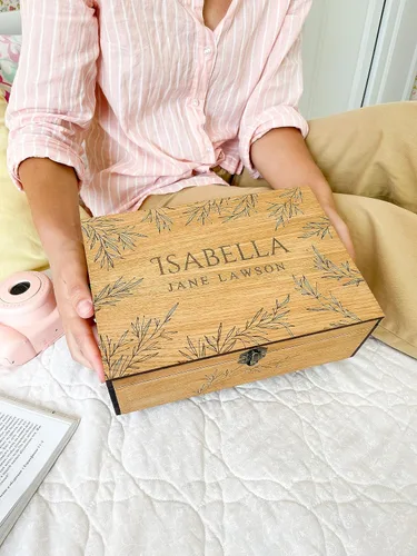 Miniatura 3 de Caja de madera personalizada con nombre para recuerdos, recuerdo, regalo para él, ella, novio, novia, bebé, niña, hermano, hermana, chico, padrinos