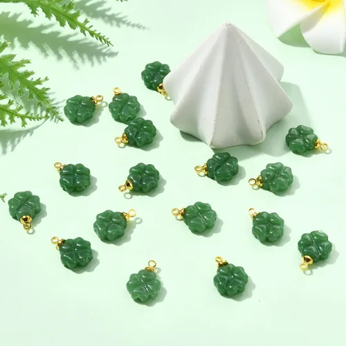 Miniatura 5 de Ipotkitt 20 dijes de trébol de cristal verde de cuatro hojas, adornos de trébol de la suerte, dijes del día de San Patricio para manualidades