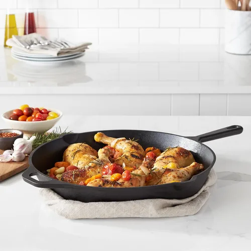 Miniatura 6 de Amazon Basics Sartén de hierro fundido pre-sazonado, apto para horno, calefacción uniforme, resistente y grande, 15 pulgadas, negro