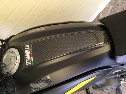 Miniatura 7 de Adhesivo de protección para tanque de carbono para Ducati Scrambler Desert Sled Café Racer Sixty2 Icon Classic Full Throttle