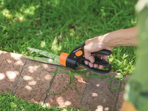 Miniatura 4 de Fiskars Servo-System Grass Shear GS42, Mecanismo servo-sistema antiatascos, Longitud: 135.4 in, Cuchillas de acero/Mangos de plástico