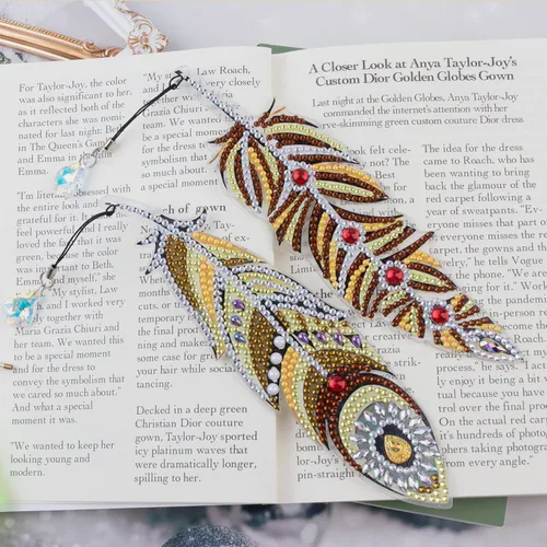 Miniatura 4 de 6 marcapáginas de plumas de pintura de diamantes 5D marcadores de arte de diamantes de hoja y pavo real con diamantes de imitación de plumas de pavo