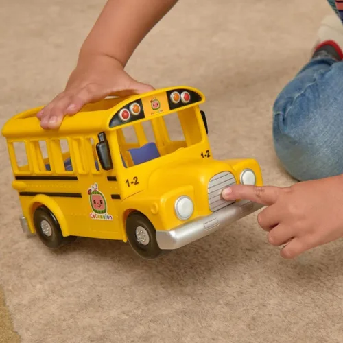 Miniatura 8 de CoComelon Autobús escolar amarillo musical oficial, reproduce clips de "Wheels on The Bus", con figura JJ extraíble, juguetes de personajes