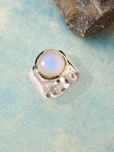 Miniatura 3 de YoTreasure Anillo de banda ancha de plata de ley 925 maciza martillada con piedra lunar de latón