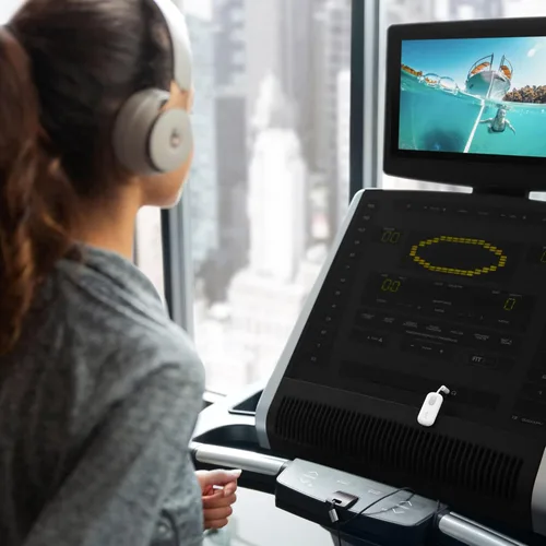 Miniatura 2 de Twelve South AirFly SE Adaptador de transmisor de audio inalámbrico Bluetooth para AirPods/auriculares, batería de más de 20 horas, funciona