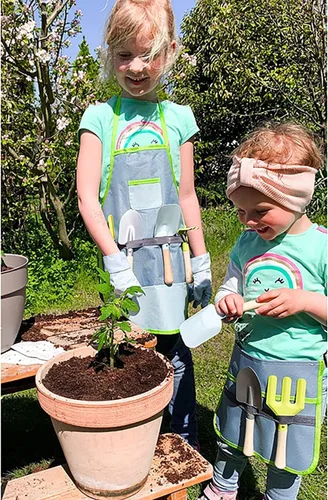 Miniatura 11 de Small Foot - Juego de herramientas de jardinería – Juego de 7 piezas para niños incluye delantal, guantes, pala, rastrillo, paleta y pala – Cabezas