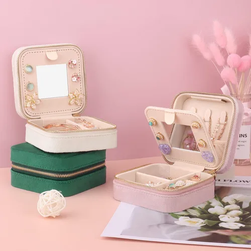 Miniatura 8 de DesignSter Joyero de viaje Mini organizador de joyería de terciopelo, pequeño joyero para niñas y mujeres, caja de almacenamiento de joyas