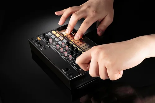Miniatura 2 de Máquina analógica de ritmo Korg Volca Beats