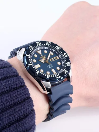 Miniatura 4 de Seiko reloj para buzos automático SRP605K2 de hule azul para hombre