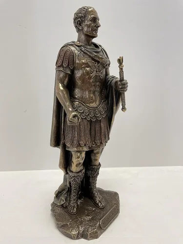 Miniatura 3 de Cayo Julio César en uniforme militar romano Estatua Acabado Bronce