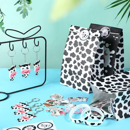 Miniatura 4 de 104 piezas de recuerdos de fiesta de vaca incluyen lindas pulseras de silicona de vaca llavero, bolsas de regalo de fiesta, calcomanías impermeables