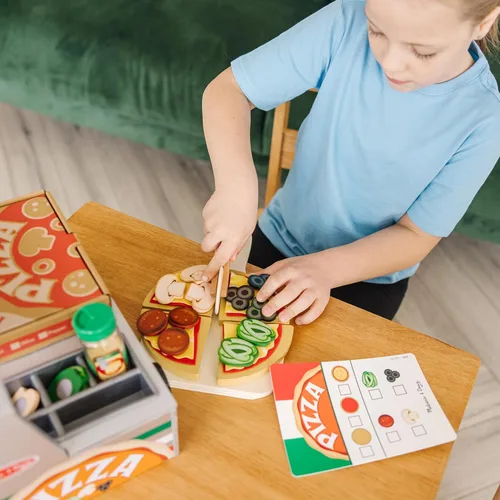 Miniatura 8 de Melissa & Doug - Juego de pizza de madera Top & Bake con comida de juguete (41 piezas) Juguete de preescolar, juego de comida de madera