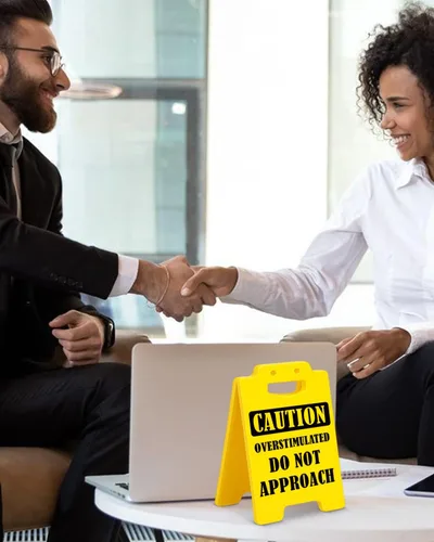 Miniatura 5 de Divertida decoración de escritorio de oficina sobreestimulada con texto en inglés "Do Not Approach Caution", decoración de cubículo de oficina
