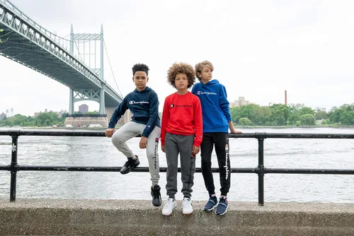 Miniatura 4 de Champion Kids - Conjunto de 2 piezas que consta de sudadera de manga larga con capucha o sudadera de cuello redondo y pants de forro polar para niños