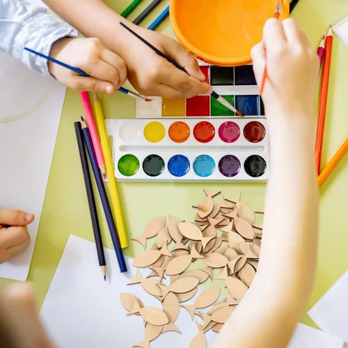 Miniatura 6 de EXCEART Recortes de pescado únicos para decoración de rebanadas de madera, chips de grafiti, 100 piezas de manualidades para niños y niñas y adultos