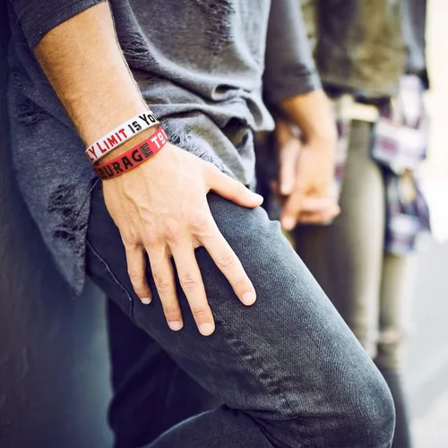 Miniatura 4 de QEERBSIN Paquete de 12 pulseras motivacionales para hombres, mujeres y adolescentes, pulseras inspiradoras de silicona unisex para adultos