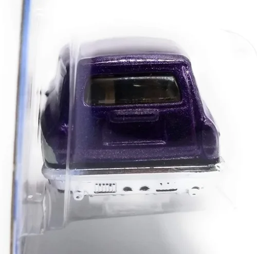 Miniatura 5 de Hot Wheels 2019 Volkswagen 4/10 - Custom '69 Volkswagen Squareback (morado)