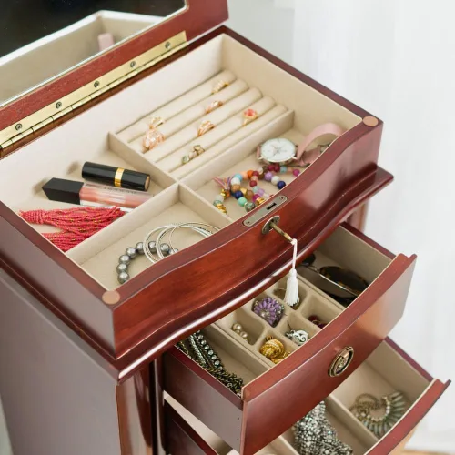 Miniatura 7 de Hives and Honey Noelle Jewelry Armoire, organizador de almacenamiento con cierre con 7 cajones y 2 puertas con ganchos para collares, cereza