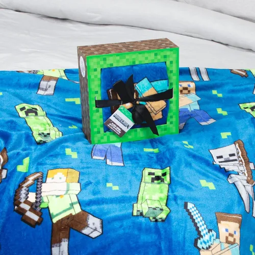 Miniatura 12 de Jay Franco Disney Lilo & Stitch Manta Decorativa con Caja de Regalo - Ropa de Cama de Forro Polar Floral Súper Suave Edición Especial para Niños