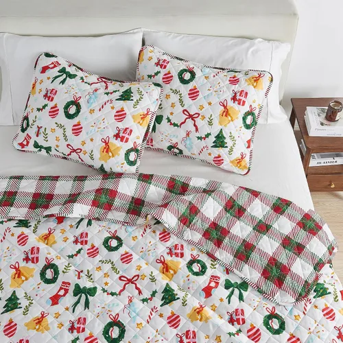 Miniatura 2 de Great Bay Home Juego de colcha de Navidad tamaño King con fundas - Estampados navideños vibrantes y alegres - Colcha reversible festiva de temporada