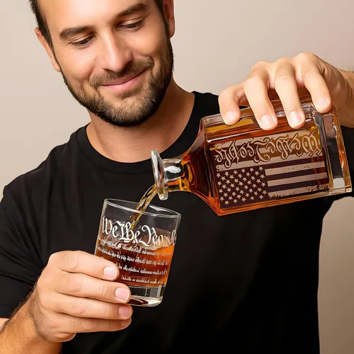 Miniatura 3 de Set de decantador de whisky para hombres, juego de decantador We The People con vasos, decantador grabado con bandera americana para regalos