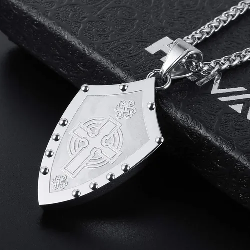 Miniatura 3 de HZMAN - Collar con colgante de acero inoxidable con diseño de escudo medieval de los guerreros con nudo celta de cruz irlandesa color plateado