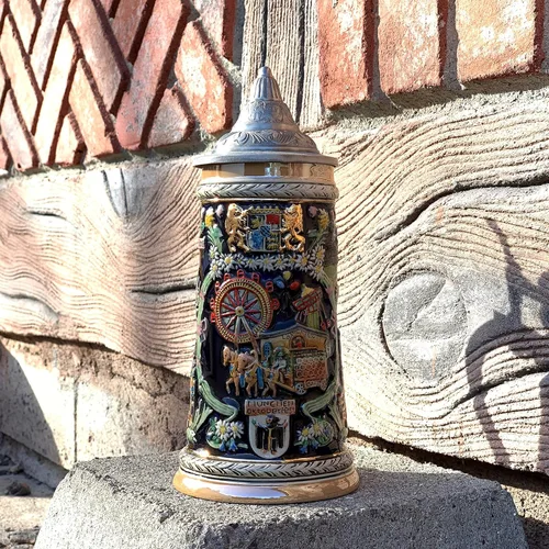 Miniatura 5 de Essence of Europe Gifts OktoberfestHaus - Taza grande de cerveza con tapa de metal, pintada a mano, grabada a mano, con tapa de metal, 1 litro