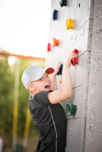 Miniatura 5 de Squirrel Products Soportes de escalada en roca para niños, rocas de escalada extra grandes de lujo con accesorios de montaje – DIY pared de roca