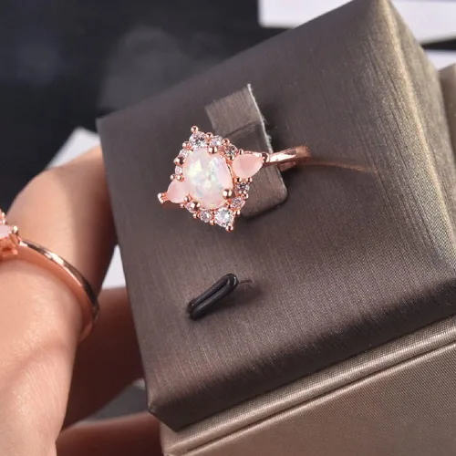 Miniatura 7 de Anillo de compromiso chapado en oro rosa de 18 quilates con piedra lunar y arcoíris, para mujer, anillo de compromiso con diamantes de imitación