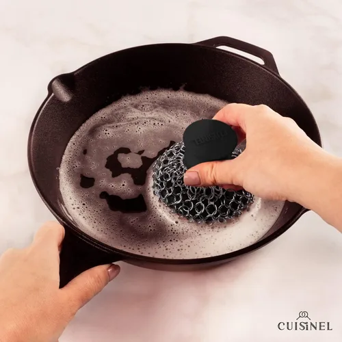 Miniatura 7 de Cuisinel Limpiador de Malla de Hierro Fundido + Raspador de Sartén - Limpiador Ergonómico de Lujo de Acero Inoxidable y Silicona para Ollas y Malla