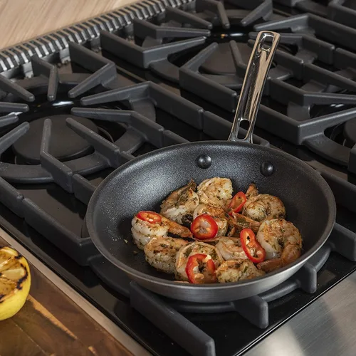 Miniatura 8 de VIKING Culinary Professional - Sartén antiadherente de acero inoxidable de 5 capas, 8 pulgadas, mango ergonómico que se mantiene fresco, apto