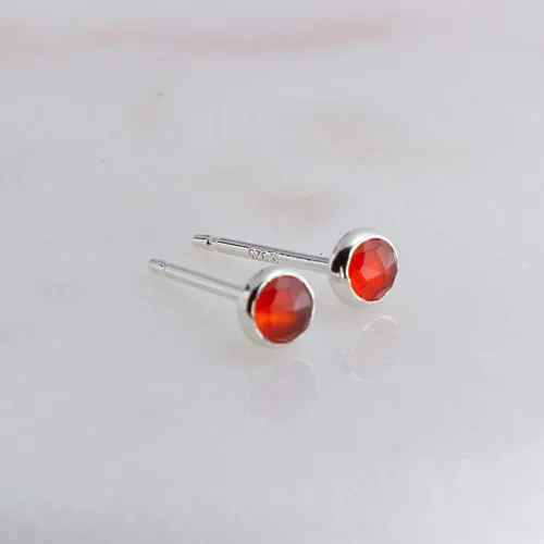 Miniatura 108 de Aretes pequeños de plata de ley para cartílago, tragus, hélix, múltiples piercings hipoalergénicos, piedra natal para mujer, juego de bisel