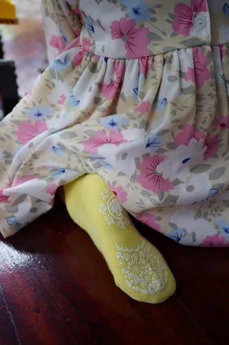 Miniatura 7 de RATIVE Calcetines antideslizantes con puños para bebés, niños y niñas
