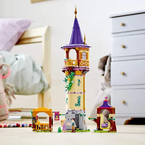 Miniatura 7 de LEGO Disney Princess Rapunzel's Tower 43187 Kit de juguetes de construcción de castillo y juego con 2 mini muñecas de película enredada, idea