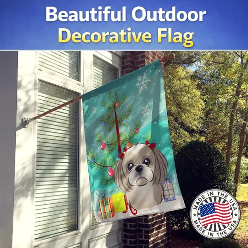Miniatura 3 de Caroline's Treasures BB1622CHF - Bandera de casa Shih Tzu con árbol de Navidad y gris plateado para porche, grande, para colgar en la pared