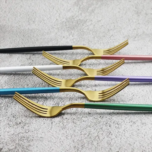 Miniatura 7 de Juego de cubiertos de oro mate, 5 piezas de acero inoxidable 18/10 con acabado satinado, servicio para 1, cuchara tenedor de cuchillo con pajitas
