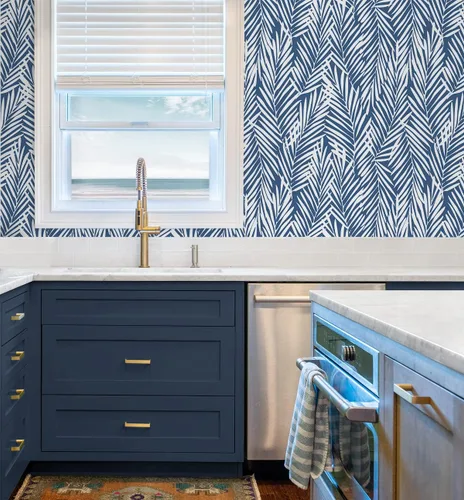 Miniatura 3 de NextWall Stacy Garcia Home Mod Palm Peel and Stick Papel pintado (azul costero)