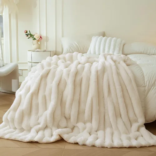 MEGO Manta mullida de piel sintética de conejo, manta mullida de lujo con rayas acanaladas para cama, sofá, silla, manta peluda color marfil para