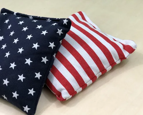 Miniatura 6 de 8 bolsas estándar de cornhole de tela de pato reglamentarias rellenas de maíz Blanco/Rojo