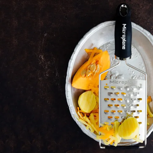 Miniatura 7 de Microplane Gourmet Series - Rallador ultra grueso de acero inoxidable duradero para quesos y verduras con mango antideslizante para cocina