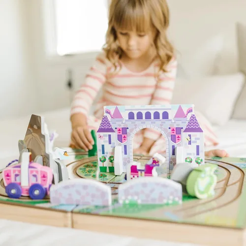 Miniatura 7 de Melissa & Doug 19 piezas de madera para llevar a lo largo de la mesa Kingdom - Carruaje, caballo, unicornio, dragón, más Reino