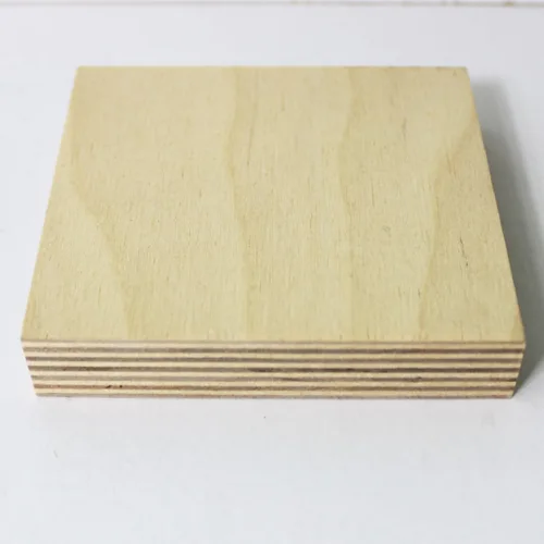 Plywood de abedul báltico de 3/4" / 18mm para corte y grabado por láser y CNC (30,5 x 30,5 cm)