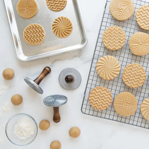 Miniatura 2 de Nordic Ware – Sellos de galletas fundidos geométricos