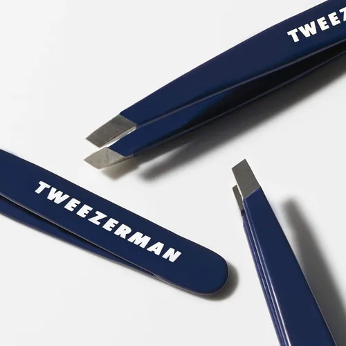 Miniatura 6 de Tweezerman Mini pinzas inclinadas exclusivas de noche azul