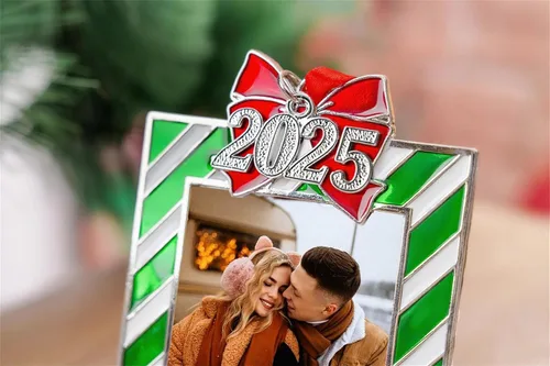 Miniatura 5 de WANSHUNLMI Marco de fotos verde 2026, marco de fotos de metal para Navidad, decoración de árbol de Navidad, mesa o árbol de Navidad, de dos maneras