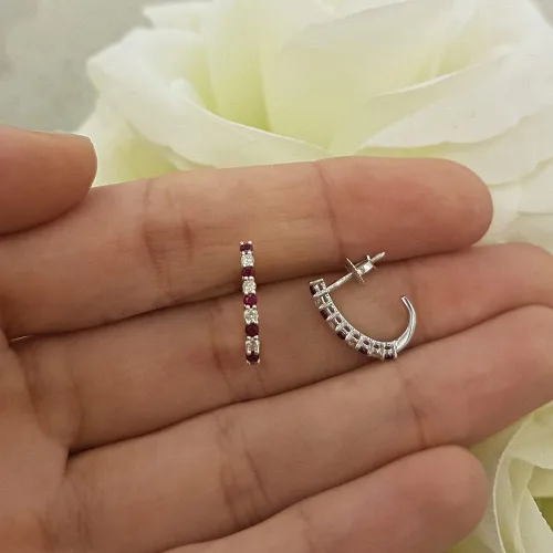 Miniatura 4 de Dazzlingrock Collection - Pendientes de aro con forma de J de oro de 10 quilates y diamantes blancos