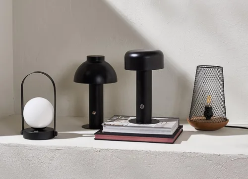 Miniatura 4 de SAFAVIEH Lighting Collection Meira - Lámpara de mesa LED recargable moderna negra