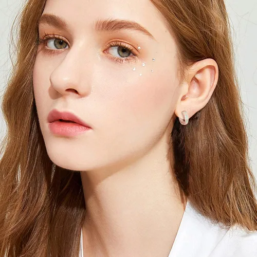 Miniatura 22 de CiNily Aretes Huggie de ópalo con bisagras, chapados en oro, hipoalergénicos, pequeños aretes de aro para mujeres, adolescentes, niñas, hombres